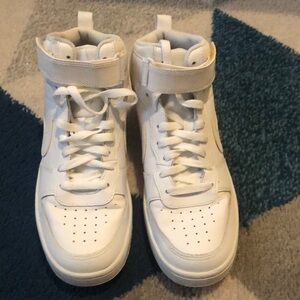 White Nike sneakers, size 7